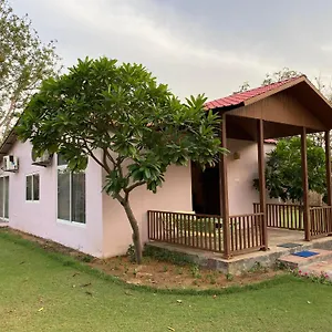  Holiday home Orchard At Sarai - Private Cottage, Large Lawn, & Pet Friendly